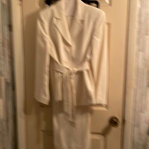 Winter White slightly used pantsuit , jacket has a tie belt, size 12 Petite